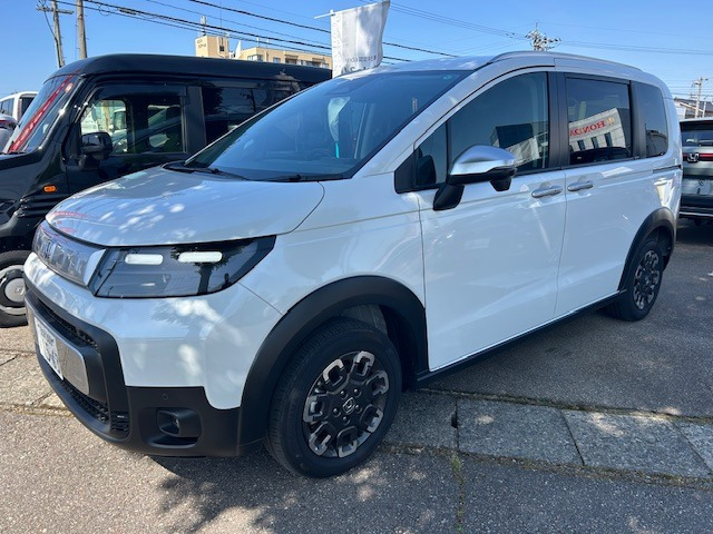 フリード 1.5 e:HEV クロスター 4WD 