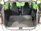 普段のお買い物や通勤、送迎等に十分な荷室スペースを確保しております。セカンドシートを倒すと、大きな荷物の積載も可能です♪