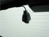 ◆リアにもドライブレコーダーを装備しております◆映像・音声などを記録する自動車用の装置です。もしもの事故の際の記録はもちろん、旅行の際の思い出としてドライブの映像を楽しむことができます。