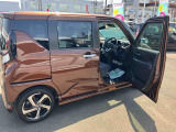 中古車をお選びいただく際に気になる走行距離や修復歴などに加えてキズ・凹みの有無・状態や消耗品の交換、今までの整備状況が &ldquo;ダイハツ認定中古車カルテ&rdquo;でわかります。