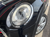 ●LEDヘッドライト:夜間走行時も良好な視界を確保し安心して運転できる高輝度LEDヘッドライトを装備!点灯速度が早く、消費電力も抑えられています。