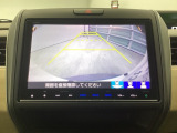 バックモニター付きで、車庫入れやバック時の後方確認をサポート。