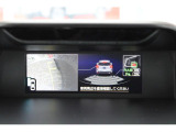 リバースギアに入れるとサイドカメラ映像とリア障害物センサー画面に切替わり!後退時ブレーキアシストも付いておりナビのバックカメラ映像と併せて車庫入れの大きなサポートとなります!