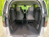 普段のお買い物や通勤、送迎等に十分な荷室スペースを確保しております。セカンドシートを倒すと、大きな荷物の積載も可能です♪