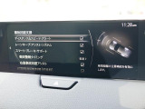 こちらのお車には先進安全装備が多数搭載されています。衝突被害を回避あるいは軽減するためのブレーキや、後方死角からの接近警報、車線逸脱を防止する警報装置など、詳しくはスタッフまでお尋ねください。