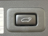 【パワーバックドア】スマートキーや運転席のボタンを押すだけでリアゲートが自動で開閉します!荷物を持っている時や、高い位置にあるバックドアを閉める際に便利な機能です♪