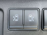 両側オートスライドドアです。インテリジェントキーや運転席のスイッチで簡単にドアの開閉ができるので、とても便利な装備です♪