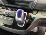 どのポジションにもワンアクションで操作できるインパネシフトに、パーキングブレーキはフットブレーキタイプです。