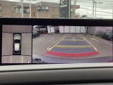 狭い場所での駐車やすれ違いなどでより的確な運転操作に役立つ360&deg;ビューモニターが装備されています。