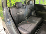 後部座席も気になるようなキズ・汚れやへたり等、大きなダメージはなく、良好な状態です。