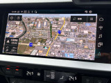 ●MMIナビゲーション『高解像度カラーディスプレイに、Bluetooth(R)接続によるハンズフリー通話機能を搭載しています。』