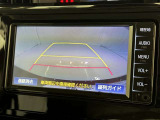 後方の見える安心をお届けするバックガイドモニター付:バックするときのアシストラインもあって楽々バック!車庫入れや縦列駐車をサポートし、苦手な駐車も安心です!今やもう手放せない装備ですネ♪