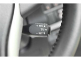 アクセルから足を離しても設定速度で走り続けてくれます。高速道路での長距離移動が楽になりますよ♪