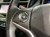 ステアリングにオーディオ操作スイッチが付いています。オーディオ画面に直接タッチしなくても操作が出来ますので、運転に集中できます。