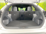 普段のお買い物や通勤、送迎等に十分な荷室スペースを確保しております。セカンドシートを倒すと、大きな荷物の積載も可能です♪