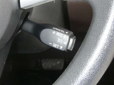 【レーダークルーズコントロール】(全車速追従機能付)付きです。車速に応じて追従支援してくれるので、ロングドライブも快適です。詳細は販売店スタッフまでおたずねください。