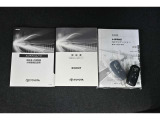 保証書・記録簿・取扱説明書と揃っていいます。キーの電池は新品にお取替えしてから納車させて頂きます。