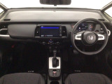 【前方視界】開放的な前方視界!運転がしやすく疲れにくいです♪窓が大きく、見通しがとっても良いおクルマですよ♪