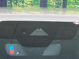 【スマートブレーキサポート】走行中に前方の車両等を認識し、衝突しそうな時は警報とブレーキで衝突回避と被害軽減をアシスト。より安全にドライブをお楽しみいただけます。