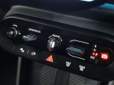 エンジン始動、シフトボタンはトグルスイッチ式になります。ドライビングモードを切り替えるMINI エクスペリエンスモードも付いており、運転を盛り上げます。