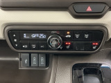 オートエアコン付きです!お好みの温度をセットするだけでエアコンの風量などを自動でコントロール。快適な車内でお過ごしいただけます。寒い時期には嬉しいシートヒーター付きです!