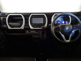 【メーター廻り】シンプルで飽きないデザイン、運転中も視界の邪魔にならない構造になっているので運転に支障もありません♪