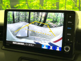 【バックカメラ】駐車時に後方がリアルタイム映像で確認できます。大型商業施設や立体駐車場での駐車時や、夜間のバック時に大活躍!運転スキルに関わらず、今や必須となった装備のひとつです!