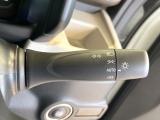 【オートライト】周りの明るさに応じて自動でヘッドライトの点灯・消灯ができる機能です!ライトの付け忘れ・消し忘れなどが無くなり、雨の日や夕方の走行も安心!トンネル通過時も便利ですね♪