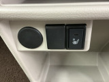 シートヒーター付きです!スイッチを押せば数秒で座面と背もたれが暖かくなり、寒い時期には嬉しい装備です!