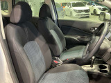 運転席はほどよくホールド感のある形状をしておりますので、運転がし易いです!
