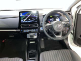 運転席周りのレイアウトをご覧ください。ナビゲーションが綺麗に装着されすっきり収まってますね!