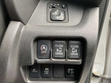 ハンドル右奥には各種設定スイッチがあります。運転者がスッと手を伸ばせば操作できので便利です。