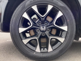 純正アルミホイールです。足元が引き立つので、車全体のイメージがアップしますよ