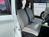 運転席は広くゆったりとした空間です。