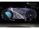 大型ディスプレイによるデジタルメータークラスター付車両です。パネル正面に車両情報やナビゲーションが映し出され目線を変えず目的地まで安心したドライビングが出来ます。
