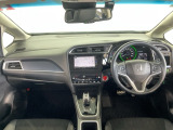 ドライバーの操作性・視認性に配慮した運転席。