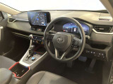 運転席周りのレイアウトをご覧ください。ナビゲーションが綺麗に装着されすっきり収まってますね!