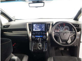 オシャレなインテリアで運転する気分も盛り上がりますよね^^