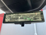 インテリジェントルームミラー、車両後方のカメラ映像をミラー面に映し出すので車内の状況や天候などに影響されにくく、よりクリアな後方視界が得られます