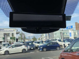 【スマートルームミラー】バックドアについてますカメラと連動して、後方の映像がルームミラーに映ります。