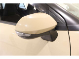 サイドターンランプ付きドアミラー。車両のドレスアップと右左折時の被視認性を兼ね備えたお洒落なミラーです。