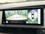 【パノラミックビューモニター】専用のカメラにより、上から見下ろしたような視点で360度クルマの周囲を確認することができます☆死角部分も確認しやすく、狭い場所での切り返しや駐車もスムーズに行えます。