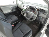 シンプルで使いやすいデザインの運転席です。