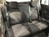 内装工程では、中古車を気持ちよくお乗りいただけるよう清掃しています。ニオイの元となるフロアカーペットまで洗浄・消臭済み?