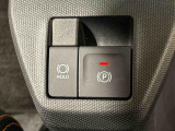 指先だけで簡単に操作が可能な電動パーキングブレーキを採用。「HOLD」スイッチを押すと、渋滞や信号待ちなどでブレーキペダルから足を離しても、ブレーキを保持するので安心です