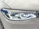 ●LEDヘッドライト:夜間走行時も良好な視界を確保し安心して運転できる高輝度LEDヘッドライトを装備!点灯速度が早く、消費電力も抑えられています。