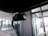 フロント+車室内ドライブレコーダー!車内および車側面の撮影記録が駐車時の安心を高めるとともに走行中の幅寄せ対策や後方撮影(リヤガラス越し)にも対応♪