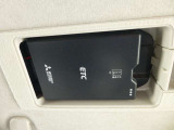 ETCももちろん搭載。いちいち料金所で停車する必要なんて当然ないです。スムーズにストレスなくドライブをお楽しみください。(※支払総額にセットアップ費用は含まれておりません。)