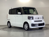 大きく開くスライドドアで狭い場所でも隣を気にすることなく楽に乗り降りできます