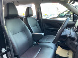 運転席・助手席は、ゆったりと座れるサイズで、長時間の運転でも快適です。
